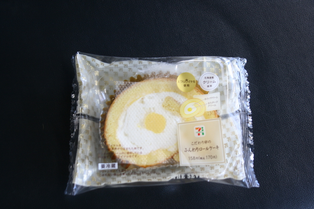 コンビニスウィーツ セブンイレブンのふんわりロールケーキ 税込１７０円